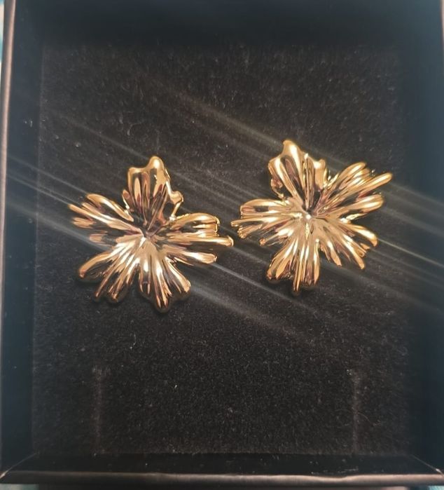 Серьги новые золотистого цвета