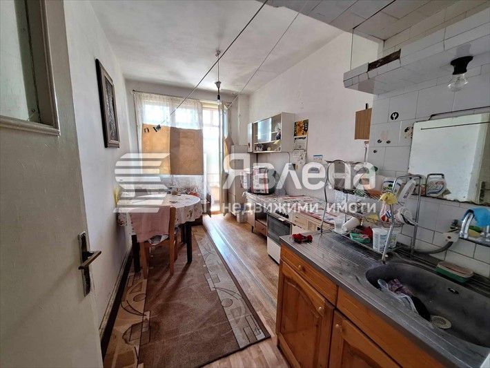 Продава се Тристаен апартамент в Ямбол, Център - 91 кв.м за 1044 €/кв.м - Снимка #3