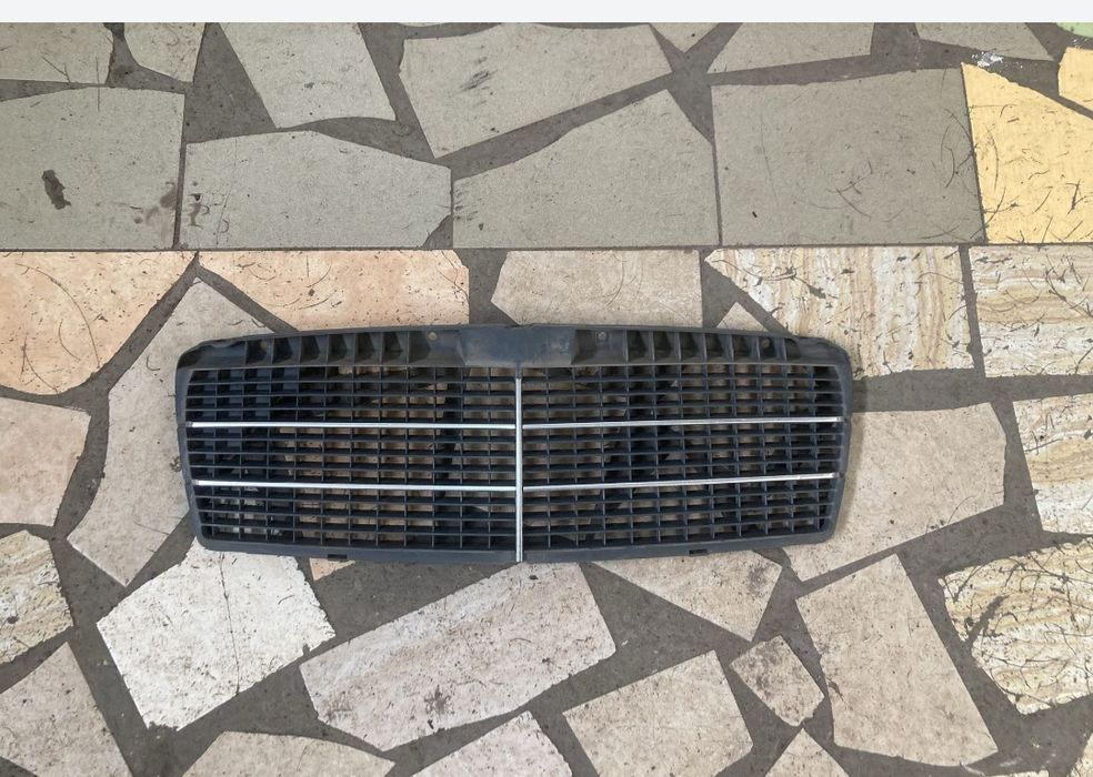 Решетка радиатора Мерседес 210