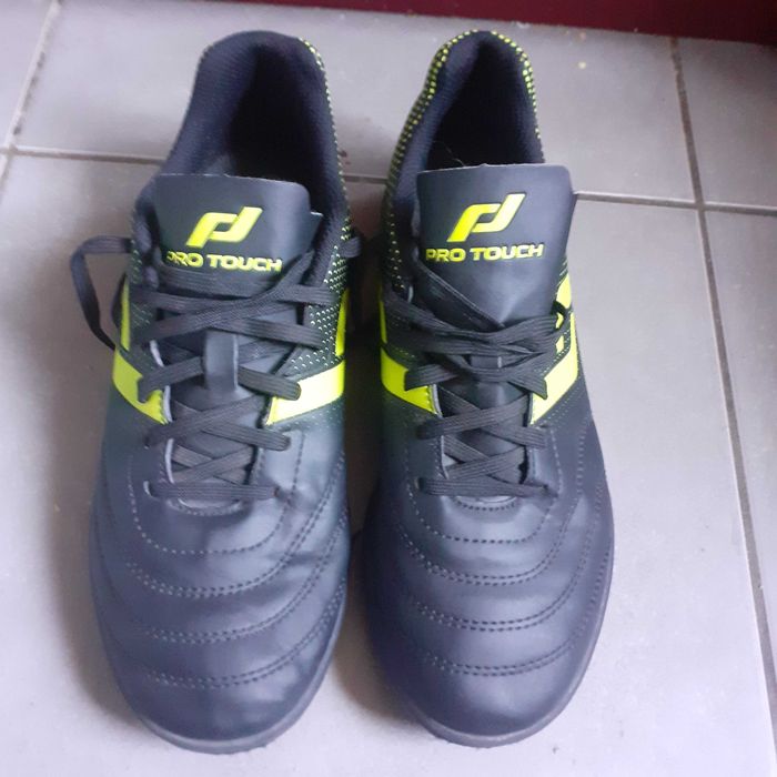 Vand adidasi fotbal ProTouch originali, marime 38, pret 80 lei