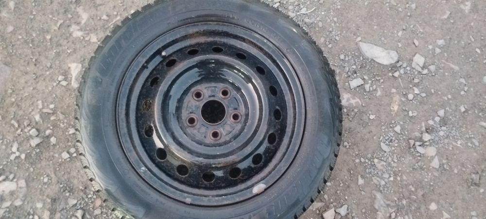 Колесо продам зимнии