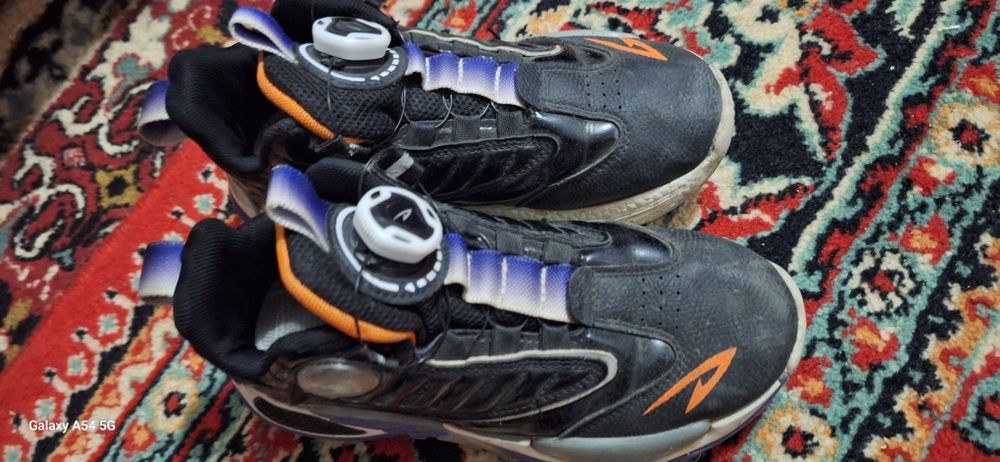 Кроссовки фирменные качественные