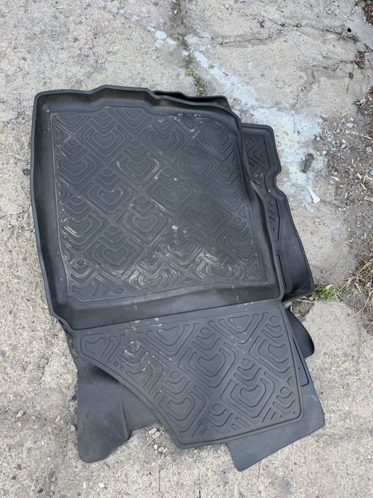 Продам а/ные коврики для Дастэр