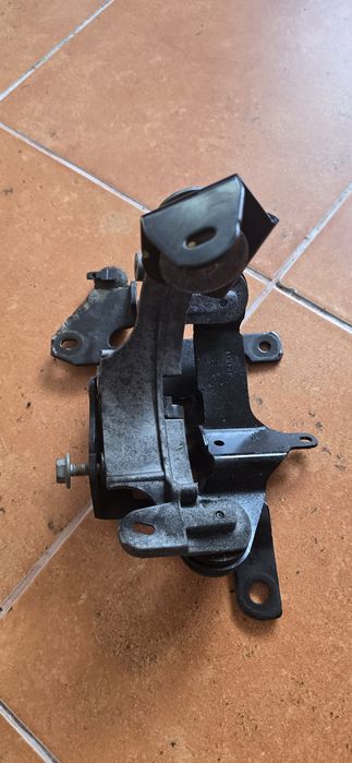 Suport pompa servo dacia duster