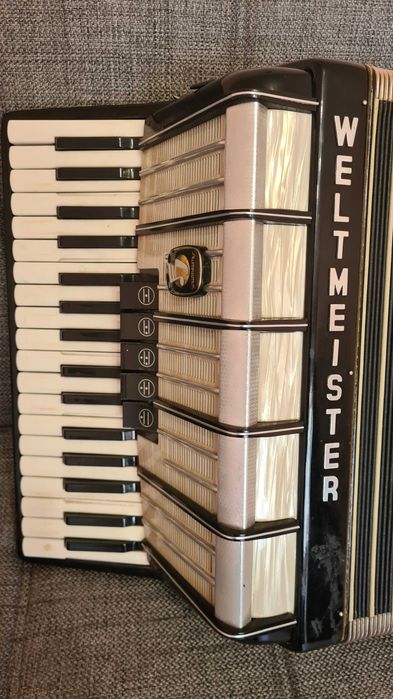Акордеон Weltmeister 80 баса