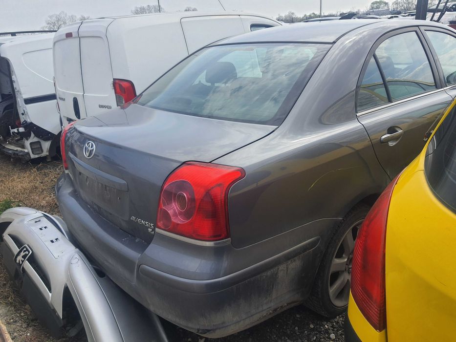 На части! Toyota Avensis 2.0 D4D