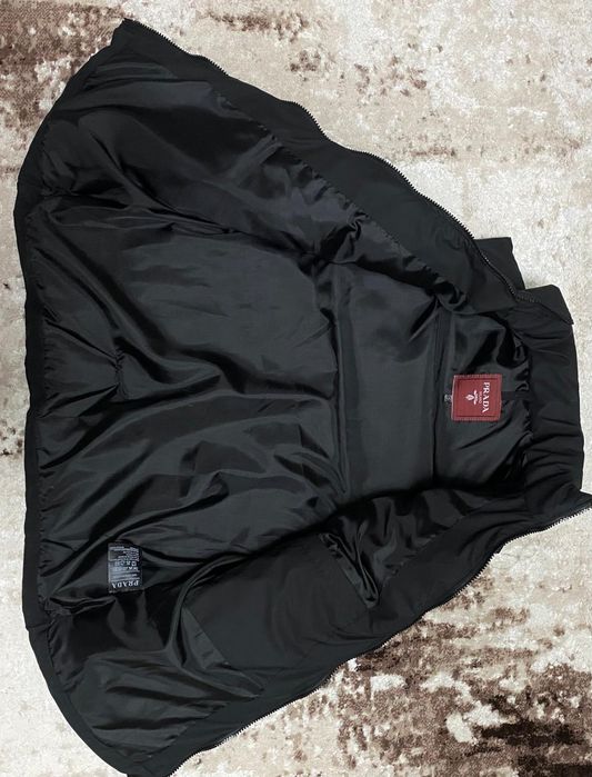 Vând vesta noua de bărbați Prada