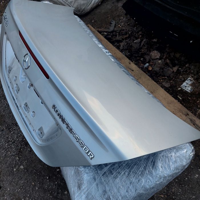 Заден капак Мерцедес Ц класа W203 седан