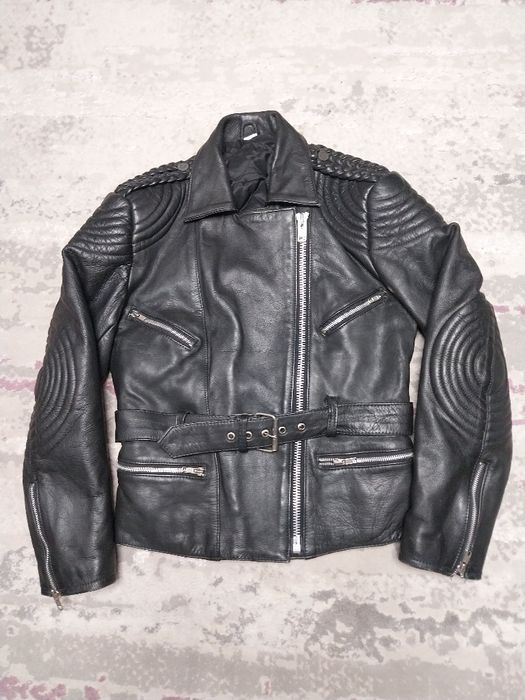 Geaca de piele damă.