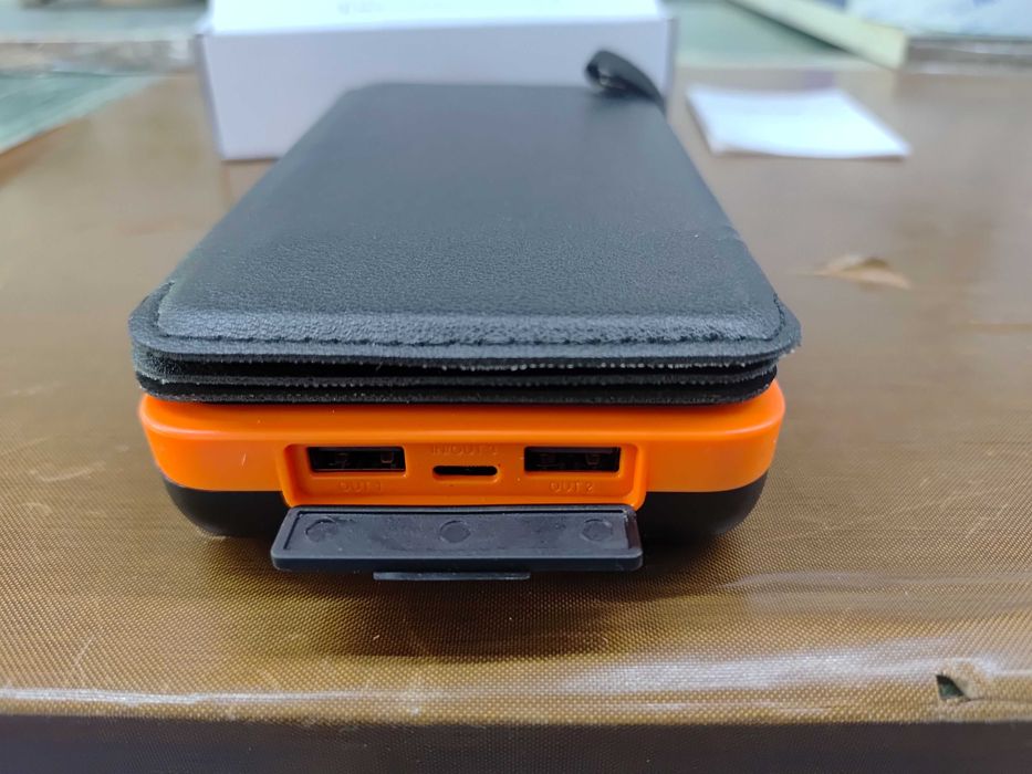 Външна батерия със соларни панели 25000mAh