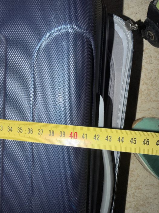 2 valize de călătorie – stare bună, diferite dimensiuni