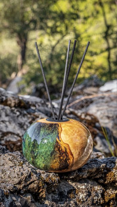 Аромадиффузоры из натурального дерева и эпоксидной смолы BioSy