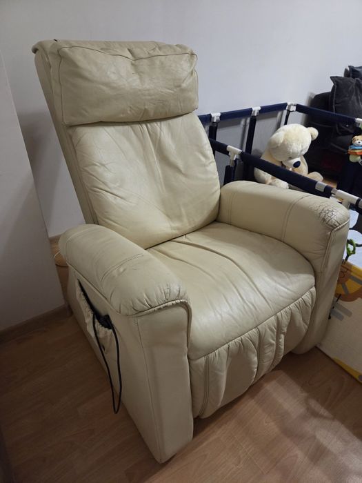 Масажен кожен фотьойл