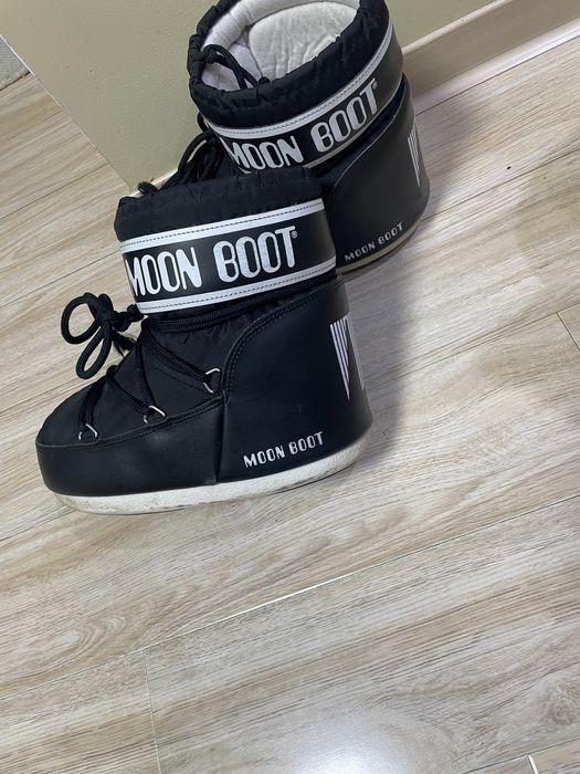 Moon boot черни боти