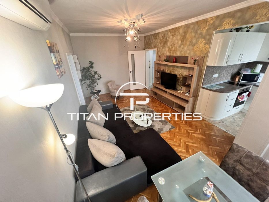 Дава се под наем Двустаен апартамент в Бургас, Център - 70 кв.м за 510 € - Снимка #1