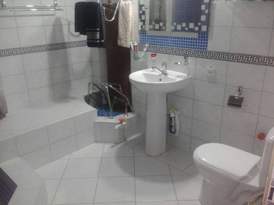 Уй сотилади.ховли 6 сотих 6 хона