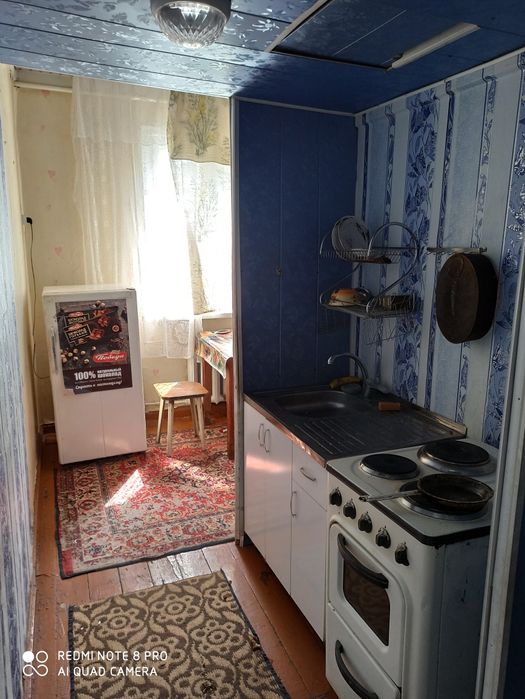 Продам спутник3 2ком 1этаж 2этажки среднее состояние с огородом