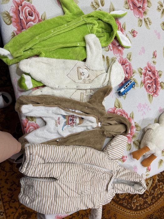 Продам комбинезоны детские !