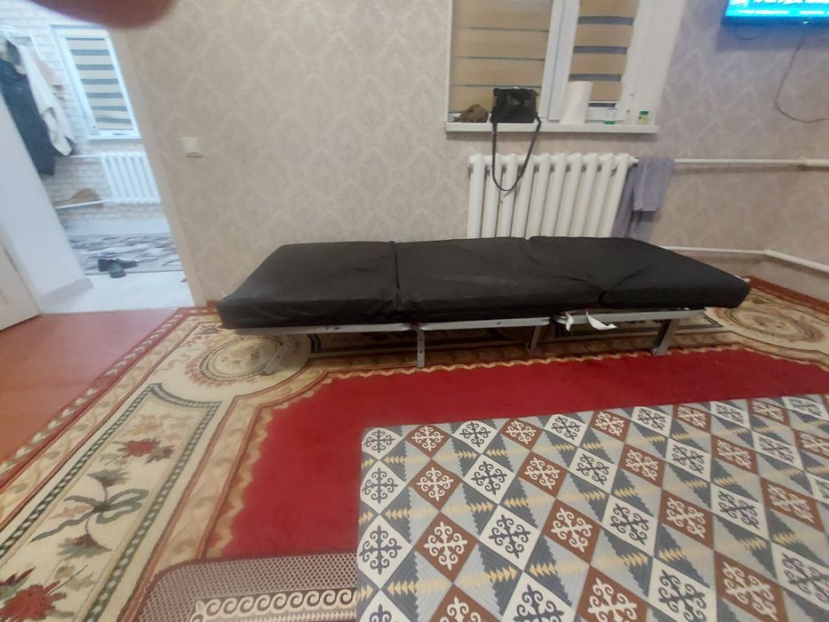 Раскладная кровать новая. В отличном состоянии.
