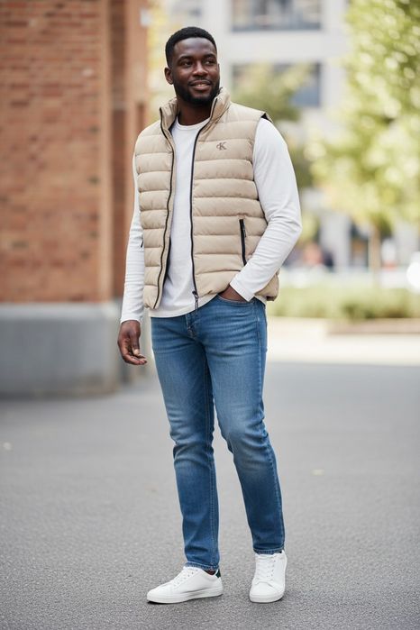 Vând vesta noua de bărbați Calvin Klein