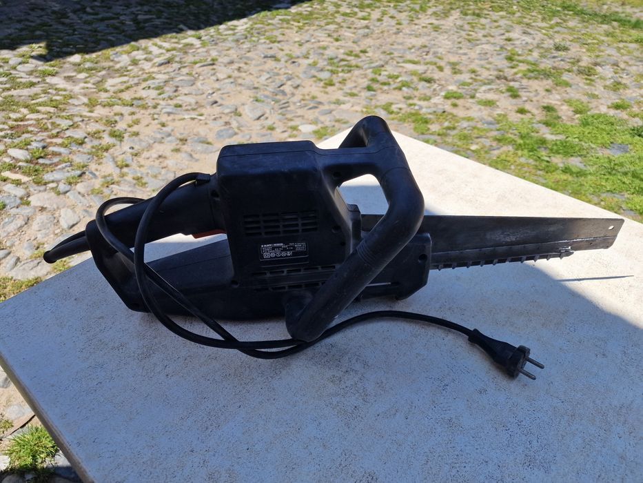 Vând fierastrau Black &Decker  cu lamă tăiat  BCA