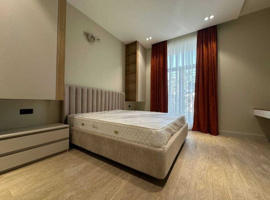 Сдается новая квартира в элитном ЖК Felicita, Яккасарайский район

4-к