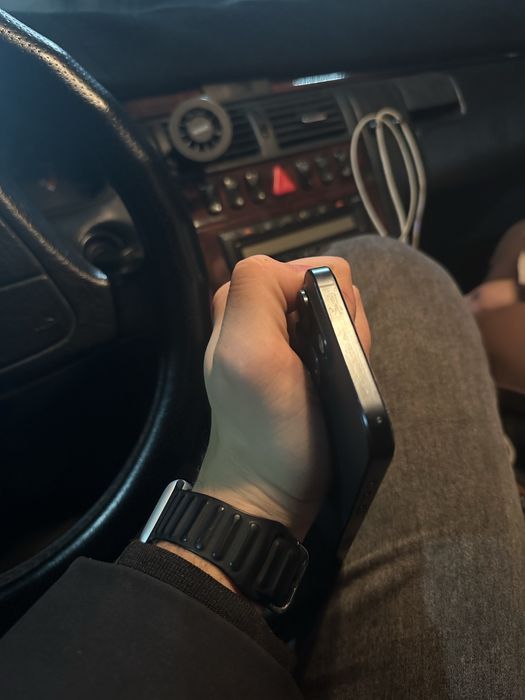 Продам айфон 15 про макс 256