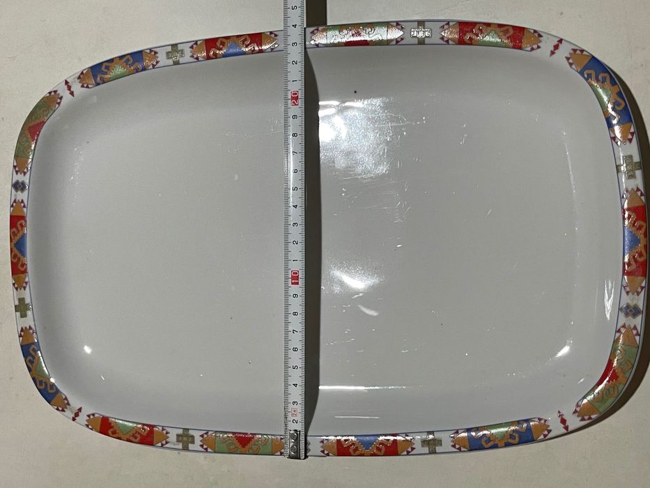 Голямо порцеланово плато с маркировка