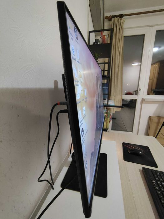 Samsung LS24A600U 24". Зарежда лаптопа ти; USB хъб 3-out. Клас А, като нов. 2560x1440, IPS матрица.