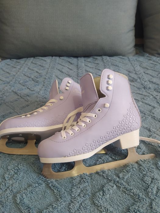 Коньки фигурные (женские)