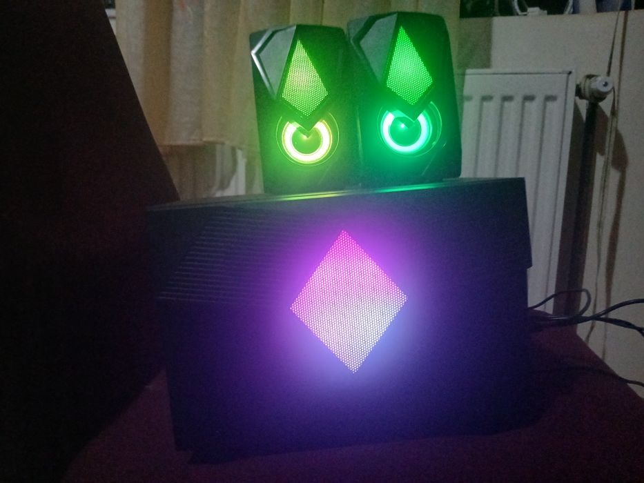 Vând boxe cu leduri