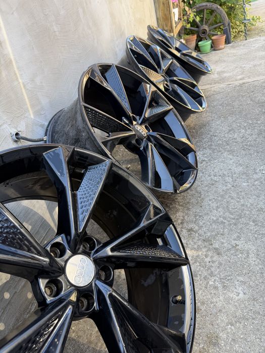 19,,RS Black limited модел Audi