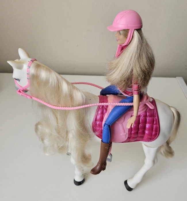 Кукла Barbie – Интерактивен кон с движения и звуци