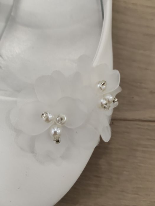 Pantofi albi mărimea 34