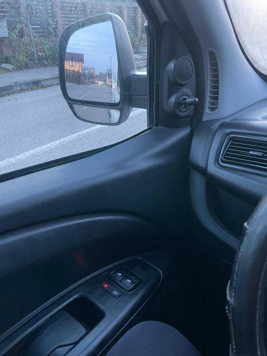 autoutilitara Opel Combo