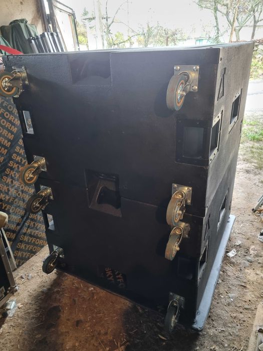4броя бас каси V образни 18-инчови с говорители BMS 18S4300