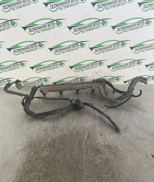 Rampa injectoare 036 133 319 Volkswagen VW Golf 2001 1.4 MT (75 hp)