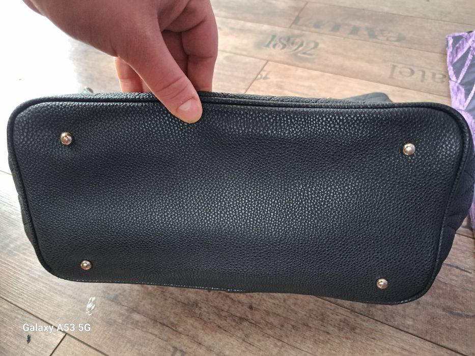 Дамска чанта - Guess