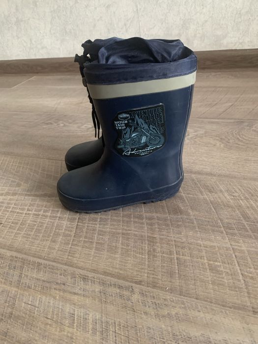 Резиновые сапоги на мальчика