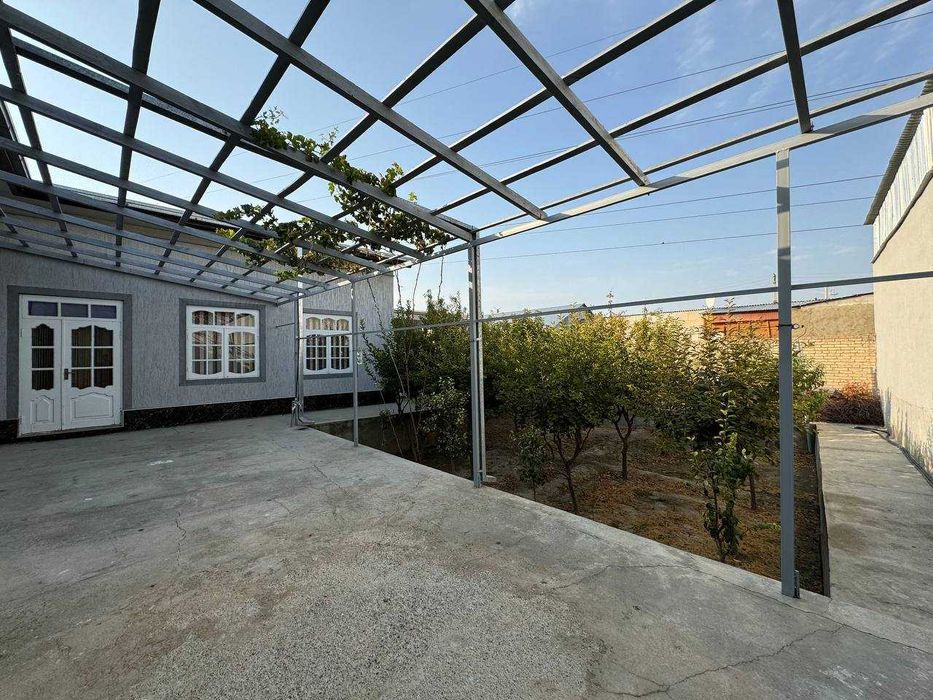 5 so’tiqli tayyor hovli sotiladi. Gaz, svet, suvdan muammosi yoq.