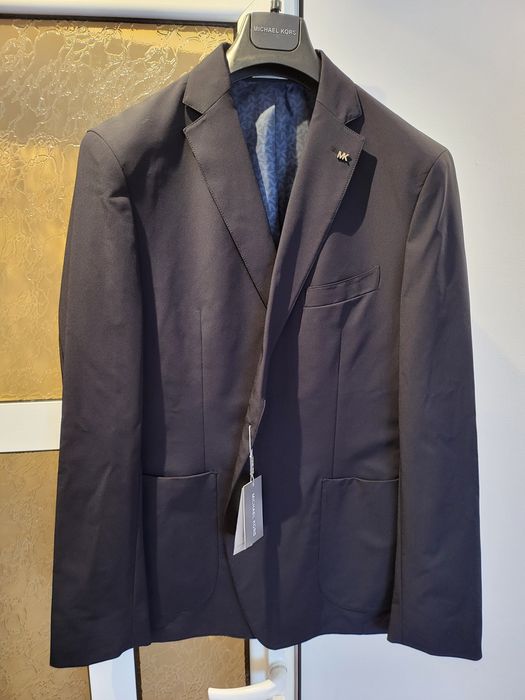 Costume de vanzare(produse originale)