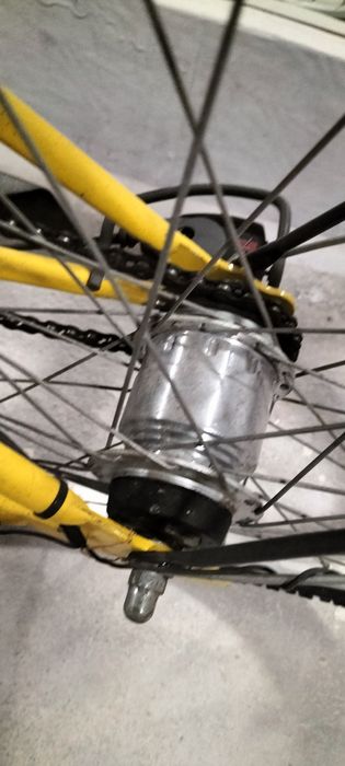 Bicicleta de damă 24 " cu 7 viteze și schimbător in butuc.