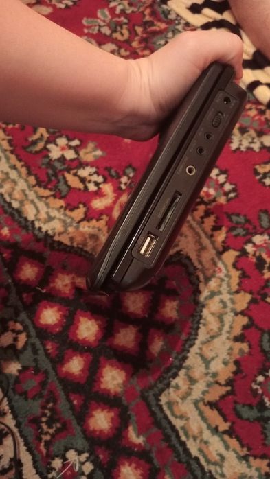 Двд диск включается