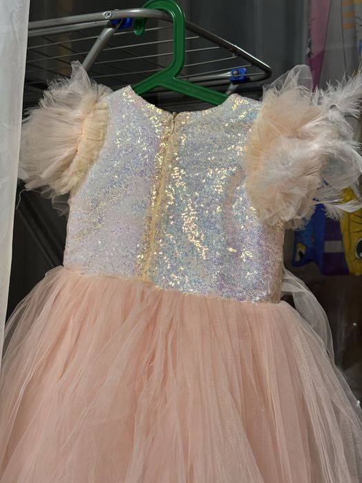 Продам платье на девочку