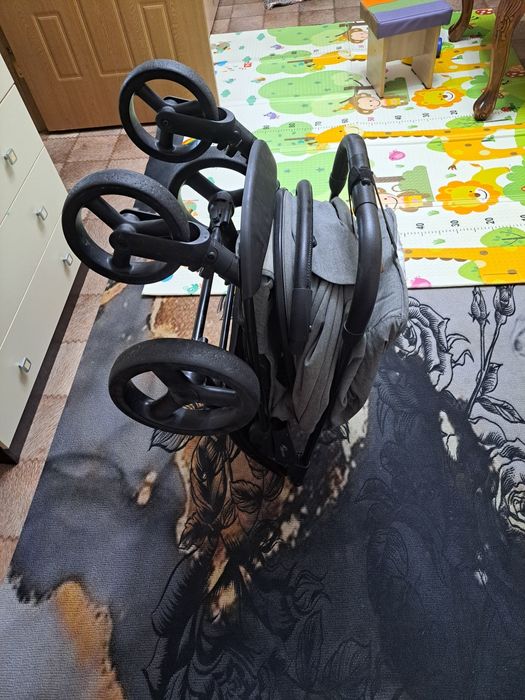 Коляска детская продам срочно