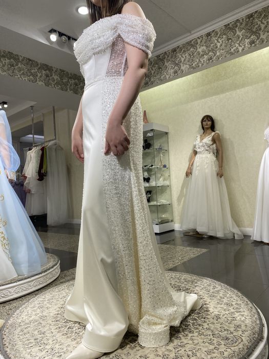 Корсетное платье с шлейфом