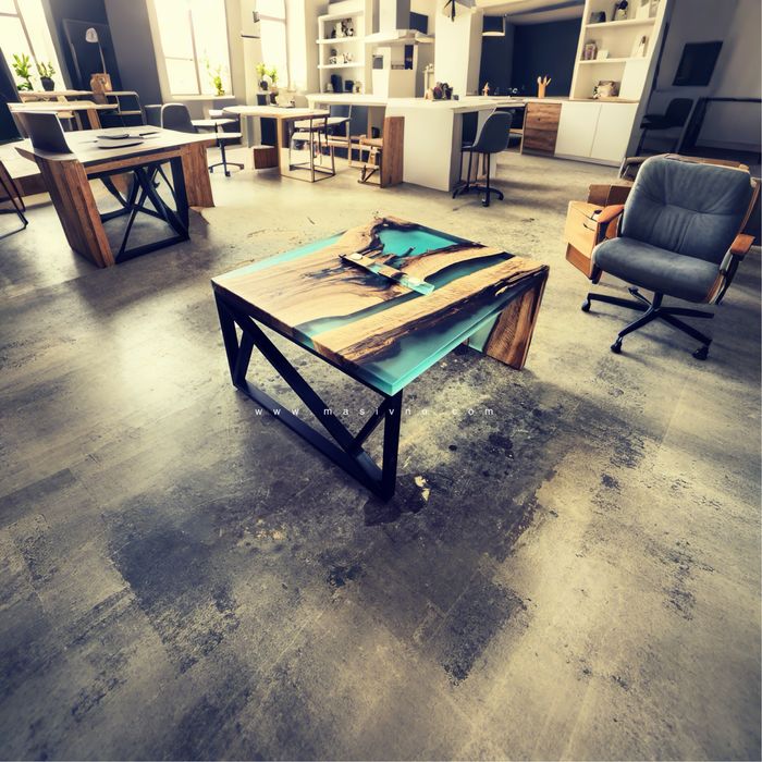 Маса от дърво и смола