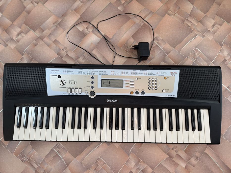 Продам синтезатор YAMAHA