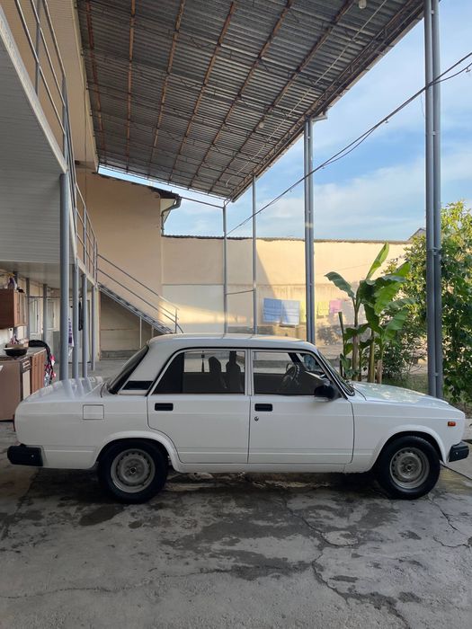 Vaz 2107 sotiladi