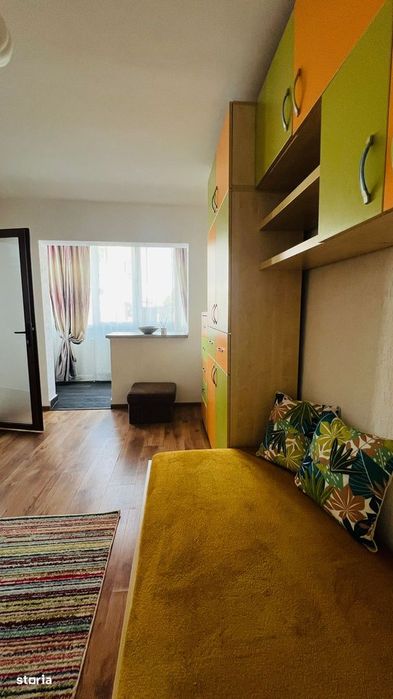 Închiriez garsonieră – Zona Confecții